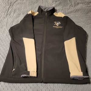 MENS SIZE L. PITTSBURGH PENGUINS SOFTSHELL JACKET.